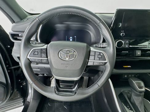 Certified 2025 Toyota Highlander XSE AWD/4WD image 11