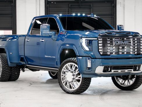 Used 2026 GMC Sierra 3500 Denali w/ Denali Reserve Package AWD/4WD image 4