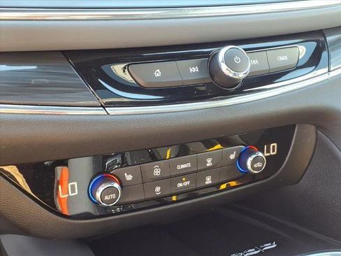 Used 2022 Buick Enclave Essence w/ Experience Buick Package image 13