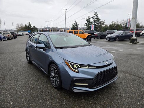 Used 2021 Toyota Corolla SE w/ SE Premium Package image 3