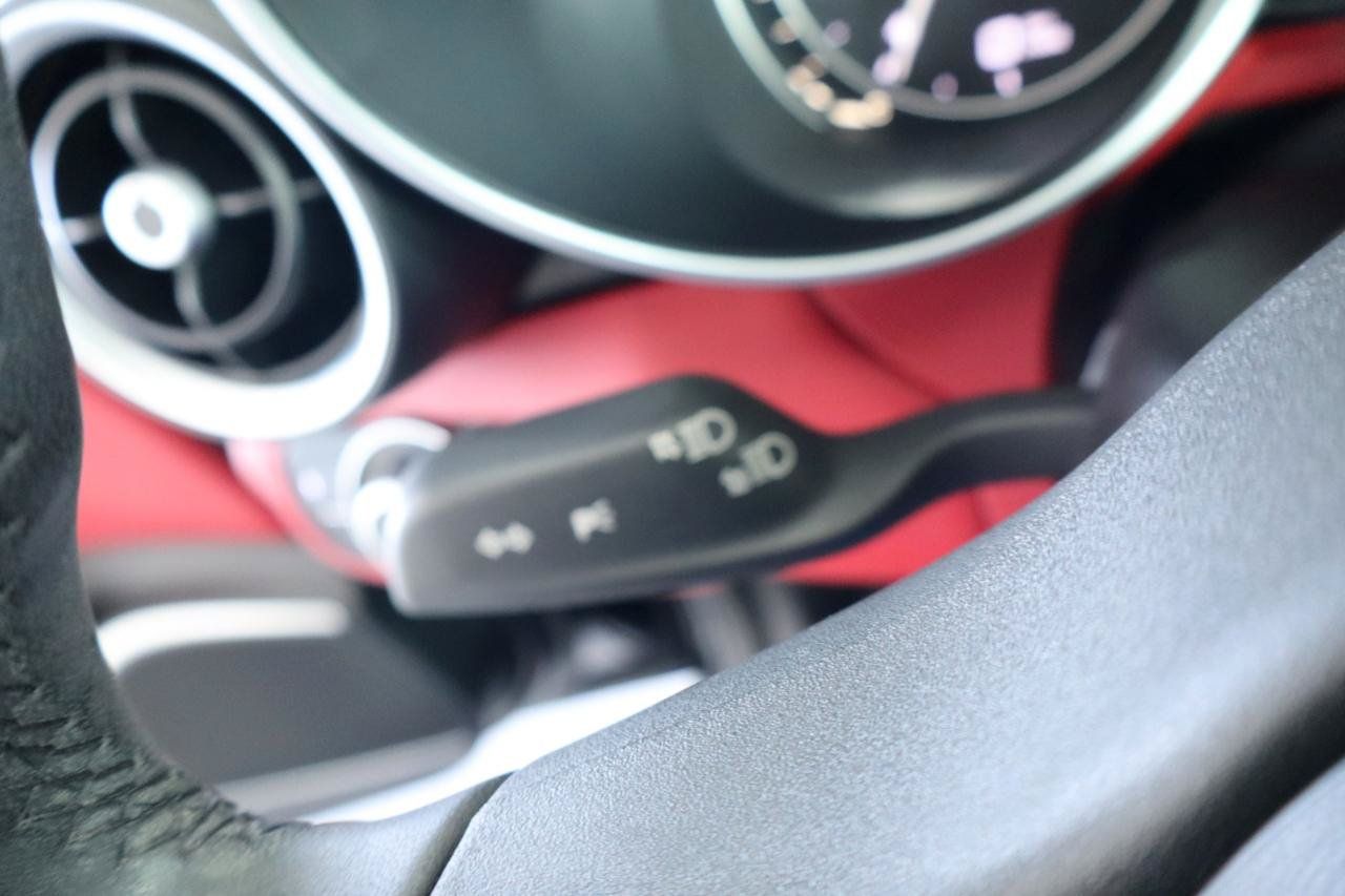 Used 2019 Alfa Romeo Giulia w/ Quick Order Package 22K Sport RWD image 28