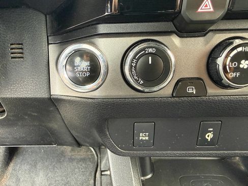 Used 2016 Toyota Tacoma TRD Off-Road w/ Towing Package image 28