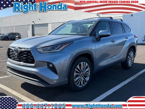 Used 2020 Toyota Highlander Platinum FWD image 1