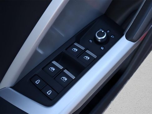 Used 2023 Audi Q3 2.0T Premium Plus image 11