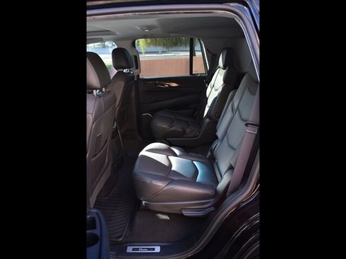 Used 2017 Cadillac Escalade Luxury image 19