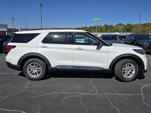 New 2025 Ford Explorer Active image 2