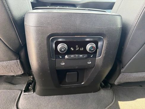 Used 2024 Chevrolet Tahoe Premier AWD/4WD image 21