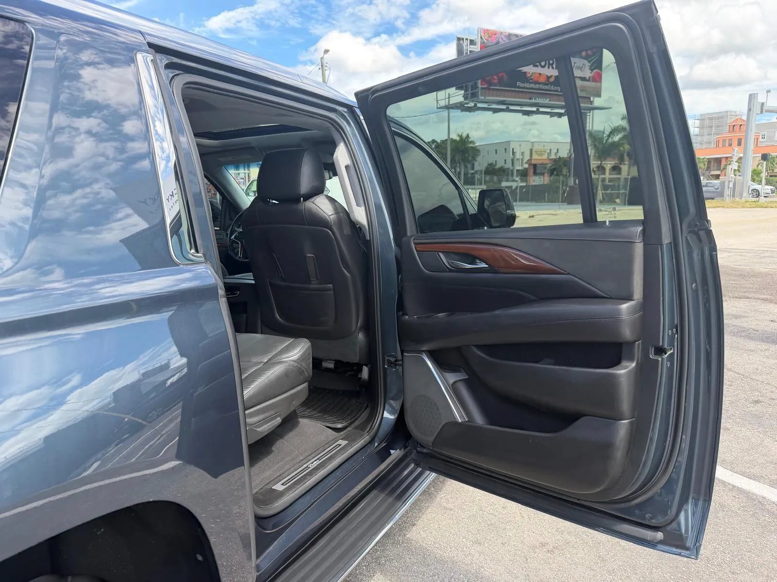 Used 2019 Cadillac Escalade ESV Luxury AWD/4WD image 32