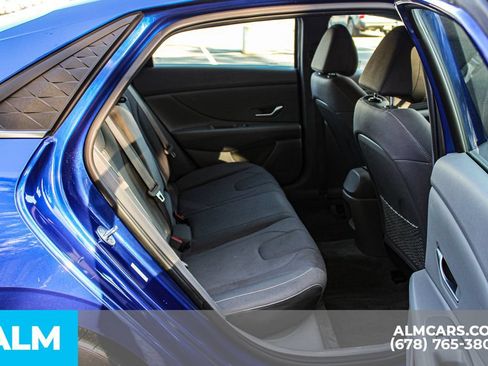 Used 2025 Hyundai Elantra SEL FWD image 18