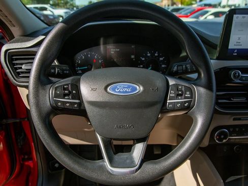 Used 2020 Ford Escape SE image 17