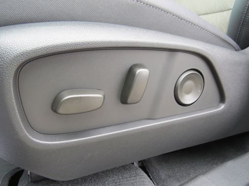 New 2026 Chevrolet Equinox LT w/ Convenience Package II image 19