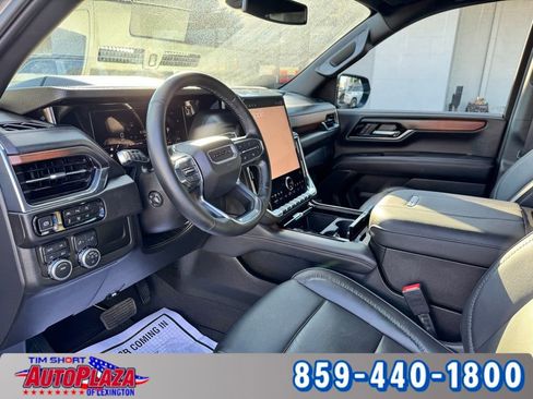 Used 2025 GMC Yukon XL Denali AWD/4WD image 3