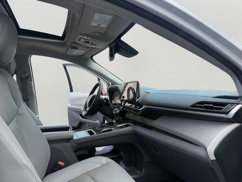Used 2023 Toyota Sienna Limited AWD/4WD image 11