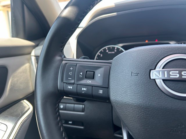 Used 2025 Nissan Rogue SV AWD/4WD image 19