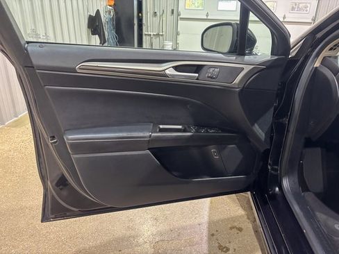 Used 2019 Ford Fusion SEL image 13