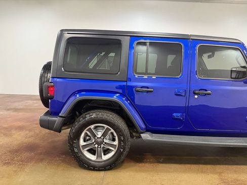 Used 2018 Jeep Wrangler Unlimited Sahara AWD/4WD image 33