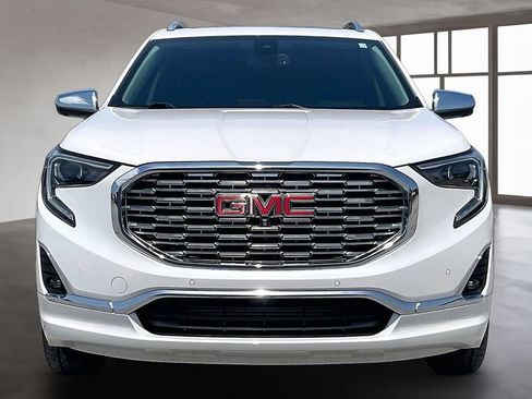 Used 2020 GMC Terrain Denali w/ Denali Premium Package FWD image 2