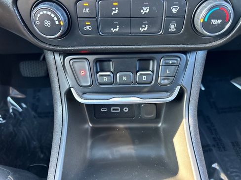 Used 2020 GMC Terrain SLE image 28