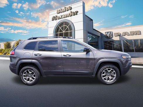 Used 2022 Jeep Cherokee Trailhawk w/ Sound & Nav Group AWD/4WD image 2