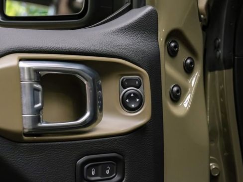 Used 2025 Jeep Wrangler Unlimited Rubicon 392 image 93