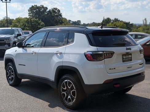 Used 2025 Jeep Compass Trailhawk AWD/4WD image 7