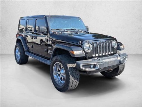 Used 2018 Jeep Wrangler Unlimited Sahara AWD/4WD image 4