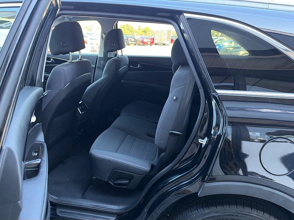 Used 2017 Kia Sorento AWD image 23