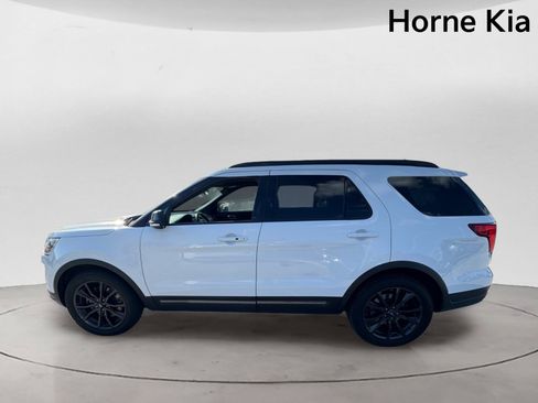 Used 2019 Ford Explorer XLT w/ Equipment Group 202A FWD image 6