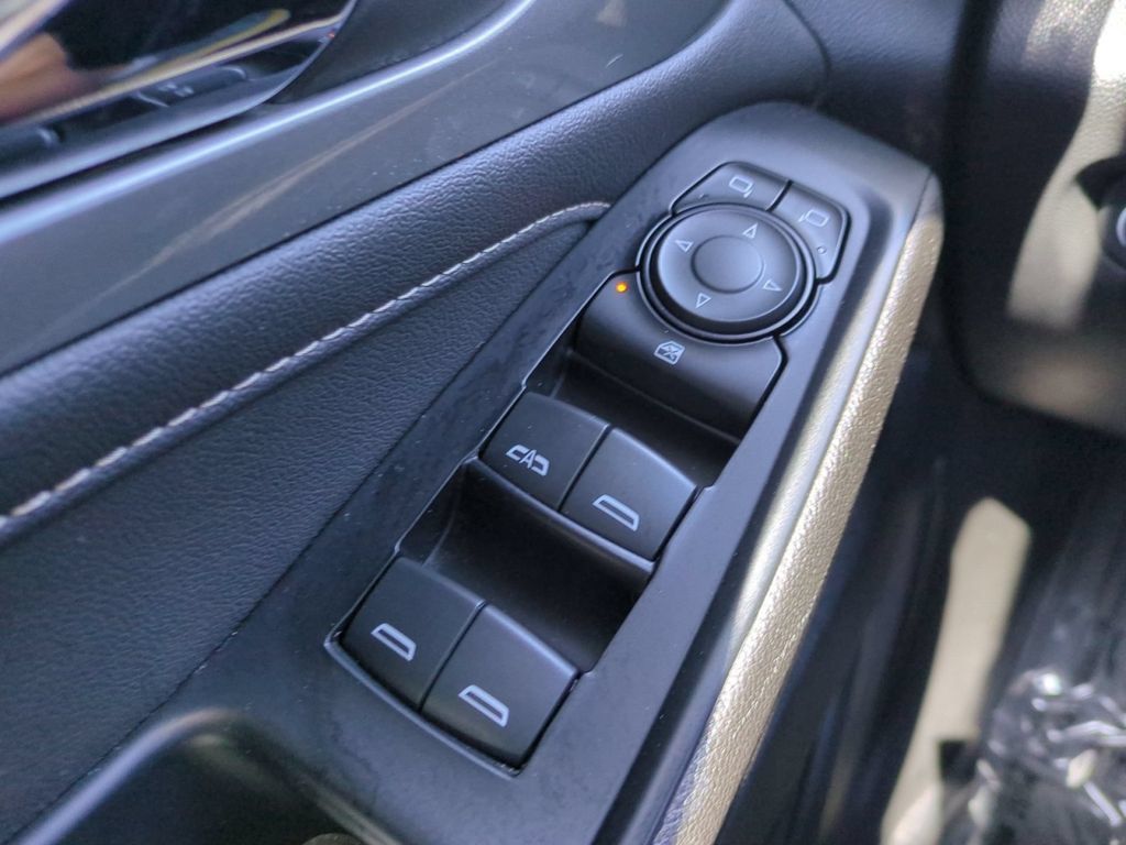 Used 2023 Chevrolet Traverse LT FWD image 28
