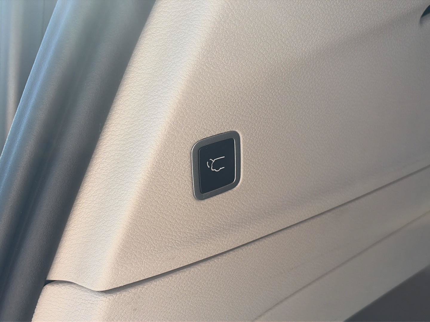 Used 2024 Chrysler Pacifica Touring-L FWD image 15