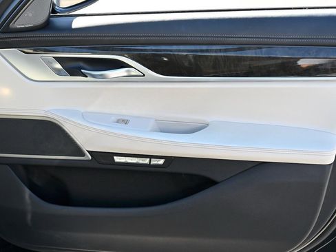 Used 2018 BMW 750i 750i image 23