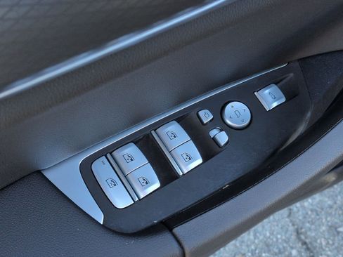 Used 2025 BMW X4 xDrive30i w/ M Sport Package image 15