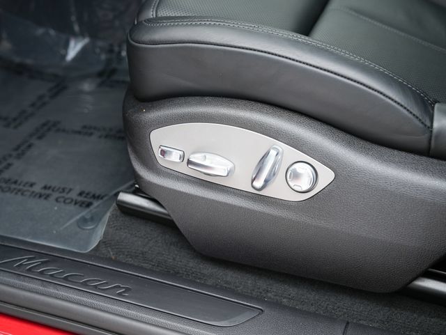 Certified 2026 Porsche Macan AWD/4WD image 14