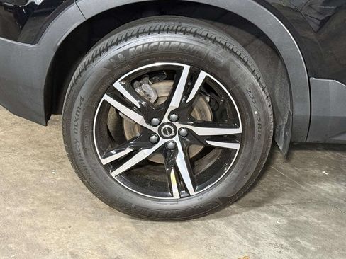 Used 2023 Volvo XC40 B4 Plus FWD image 13