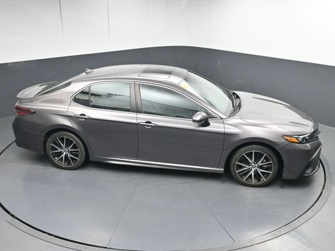 Used 2022 Toyota Camry SE image 33