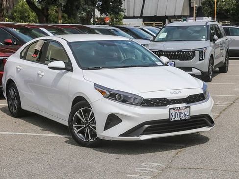 Used 2023 Kia Forte LXS FWD image 2