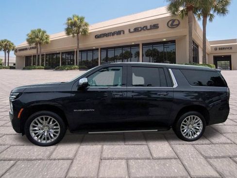 Used 2025 Chevrolet Suburban Premier AWD/4WD image 7