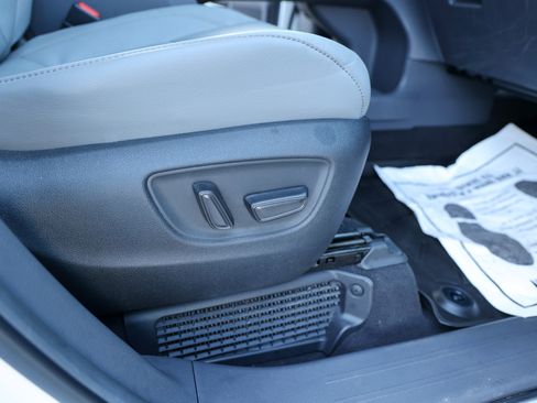 Certified 2023 Toyota Sienna Limited FWD image 29
