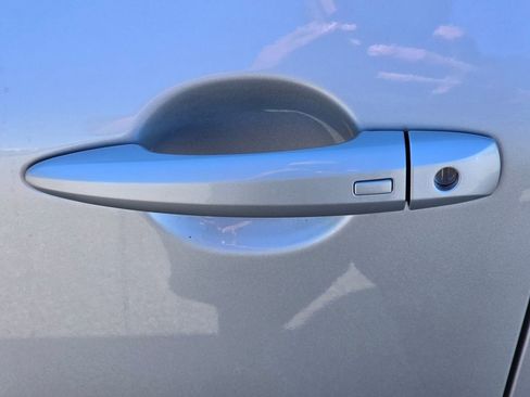 Used 2023 Nissan Rogue SV image 13