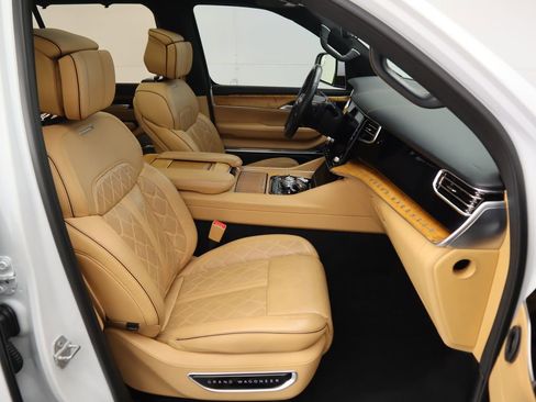 Used 2022 Jeep Grand Wagoneer Series III w/ Flexible Seating Group image 21