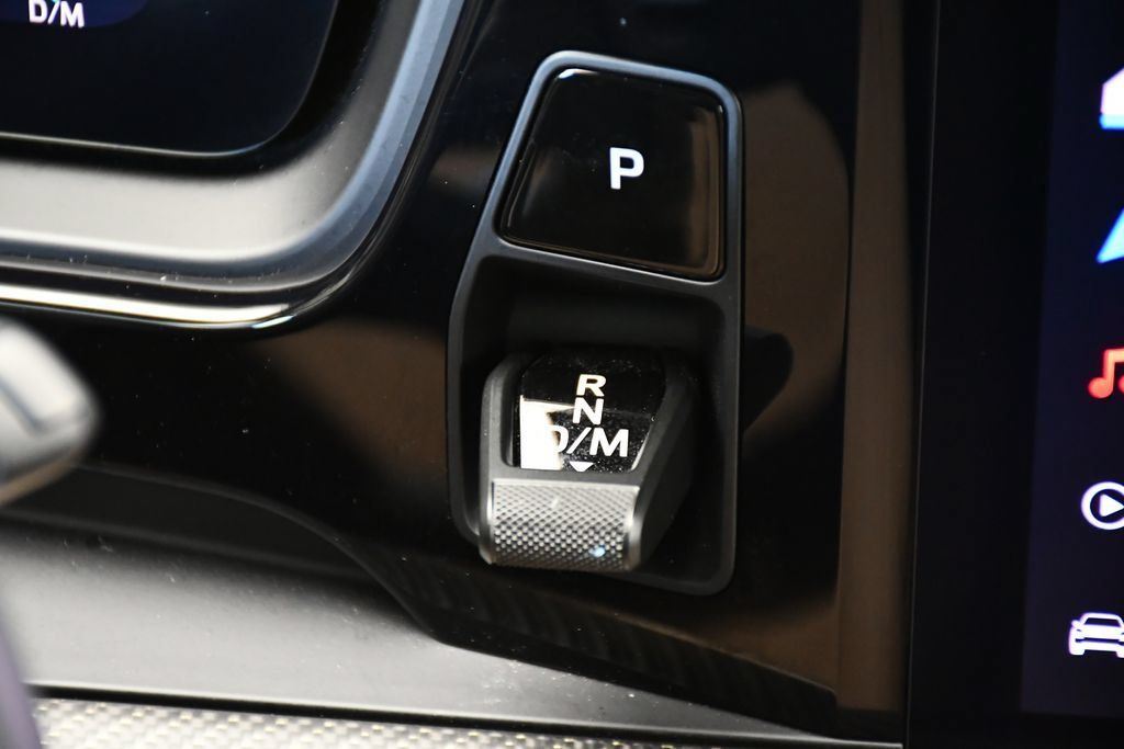 Certified 2025 Porsche Cayenne AWD/4WD image 29