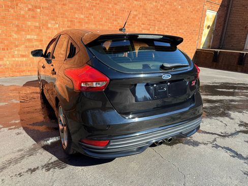 Used 2016 Ford Focus ST image 5