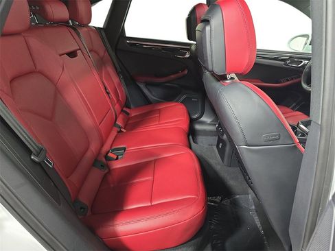 Certified 2025 Porsche Macan image 26
