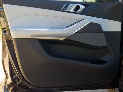 Used 2024 BMW X5 sDrive40i w/ M Sport Package image 11