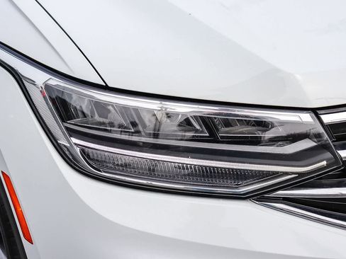 Used 2022 Volkswagen Tiguan SE image 4