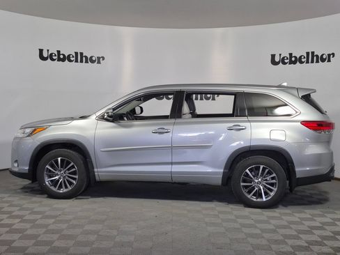 Used 2018 Toyota Highlander XLE AWD/4WD image 4