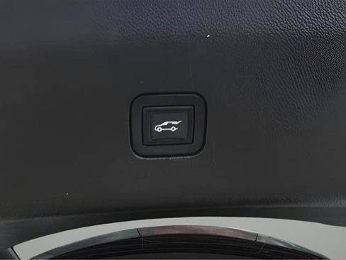 Used 2018 Buick Enclave Essence AWD/4WD image 27