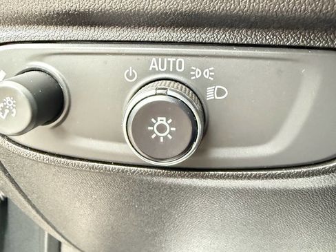 Used 2018 Chevrolet Equinox LT image 34
