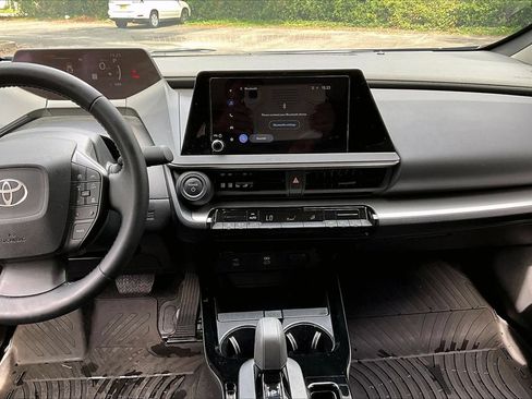 Used 2024 Toyota Prius LE FWD image 9