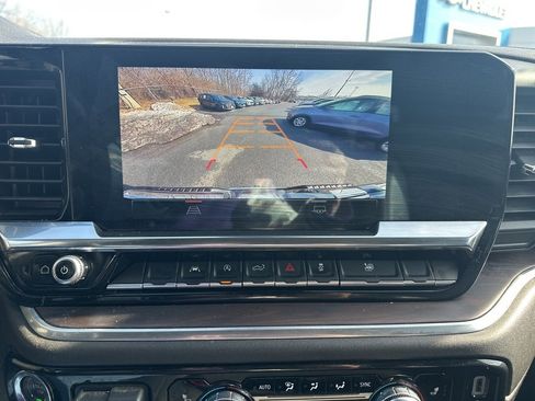 Used 2025 GMC Sierra 1500 SLT image 16